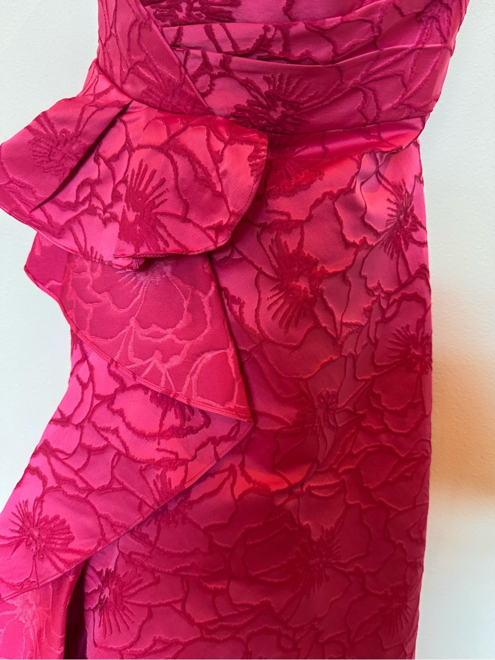 Monique Lhuillier Strapless Hot Pink Floral Jacquard Gown - Picture 5 of 8
